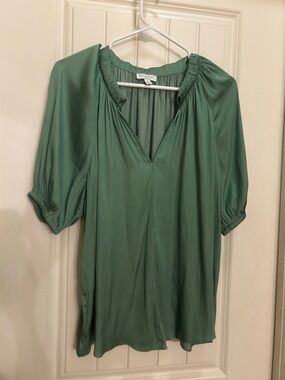 Current Air Sage Green V-Neck Tunic Top